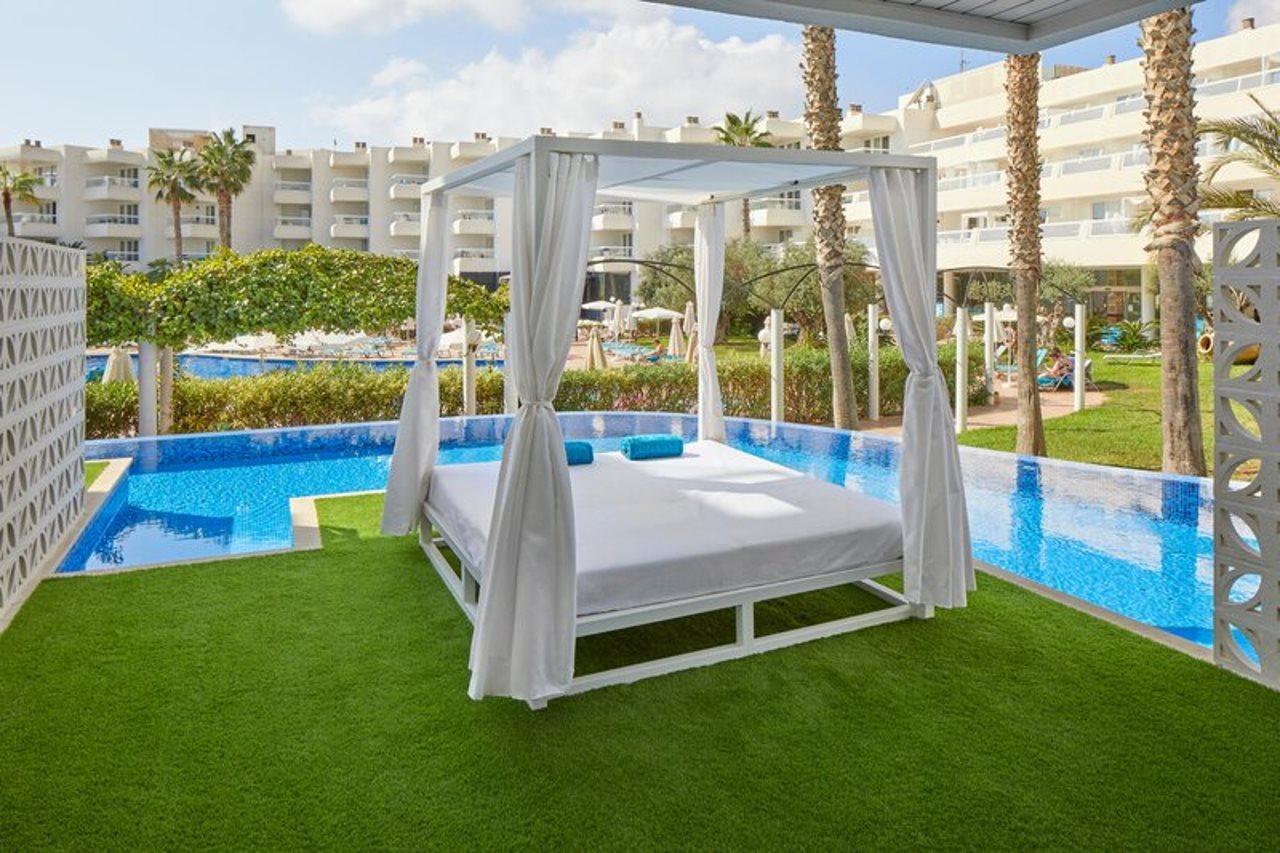 Aparthotel Tropic Garden Santa Eulalia del Río Exterior foto